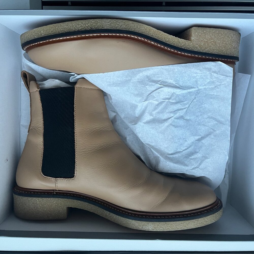EVERLANE - CHELSEA BOOT - SIZE: 9 - BISCUIT (BIEGE/TAN/NUDE) - ITALIAN LEATHER